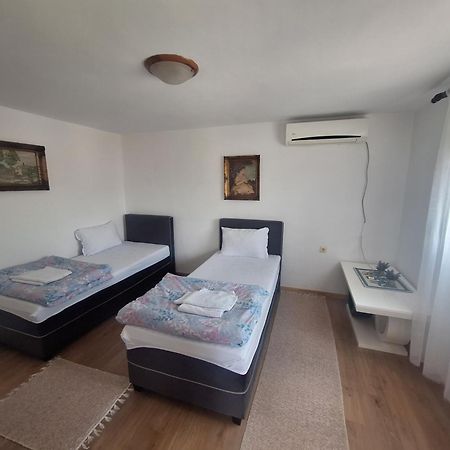 פודגוריצה Apartmani Ruza מראה חיצוני תמונה